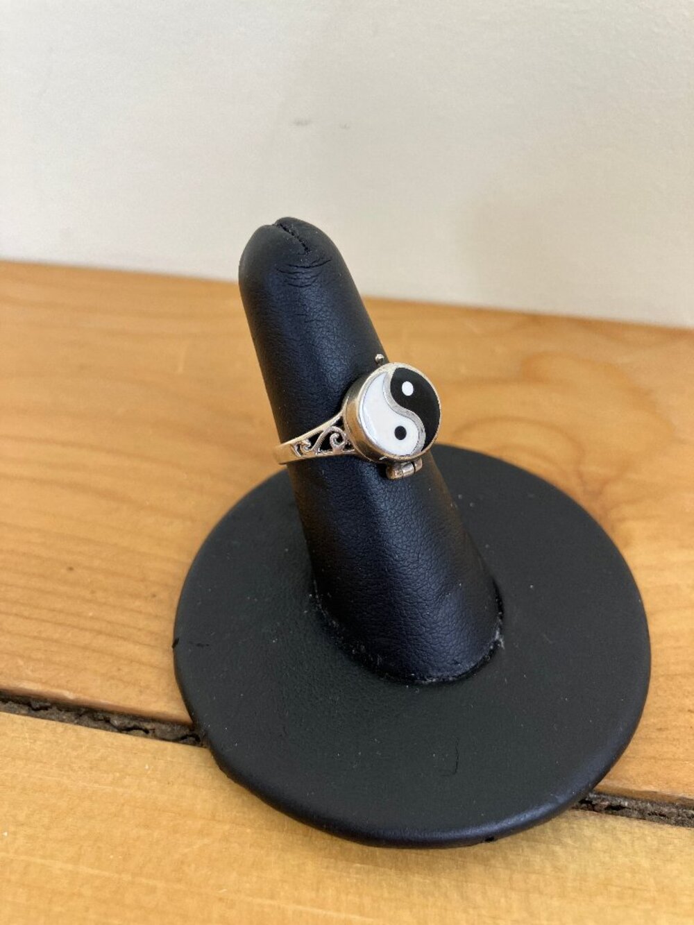 Yin Yang Silver Pillbox Poison Ring Enamel Inlay Vintage 90s 925 Sterling - Picture 6 of 10